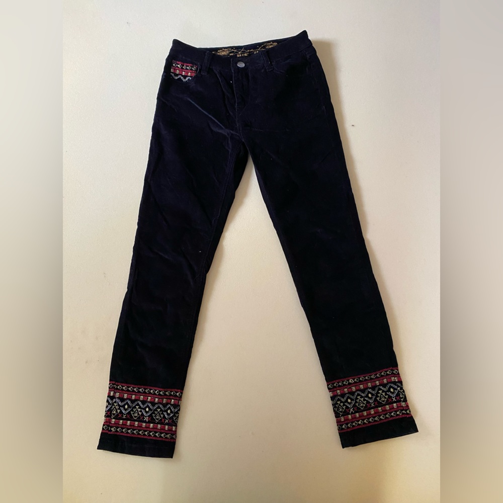 Desigual black velvet skinny pants with red and gold embroidered accent. Size 26